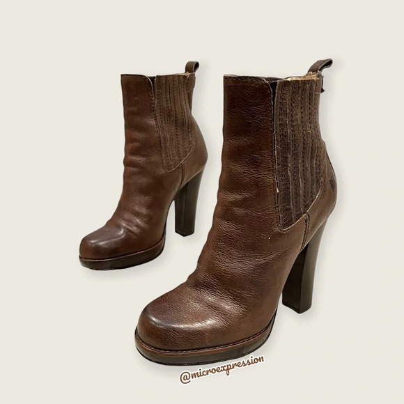 $379 Frye Donna Chelsea Dark Brown Leather Stretchy Gore Sexy Ankle Bootie Heels - Picture 12 of 13